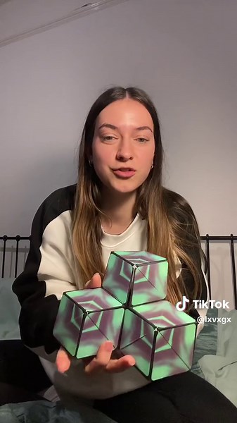 How to make a cube with the fidget magicnetic cube toy #christmasgift #magneticcube #fidgetcube #fidgettoy #dodecahedron #cube #cubetoy #triangletoy #magneticfidget