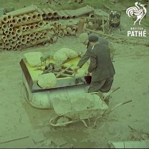 The 'Hoverbarrow' filmed in 1960. Full film here: https://ow.ly/eGLG50SI2Sa | British Pathé