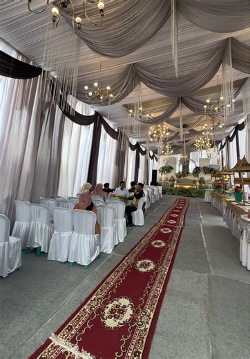 Dekorasi Pernikahan Putih Silver Terbaik 2025