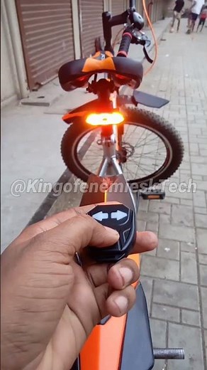 FASTPED Bicycle Tail Light with Smart Wireless Remote Control Turn Signal Warning #shorts