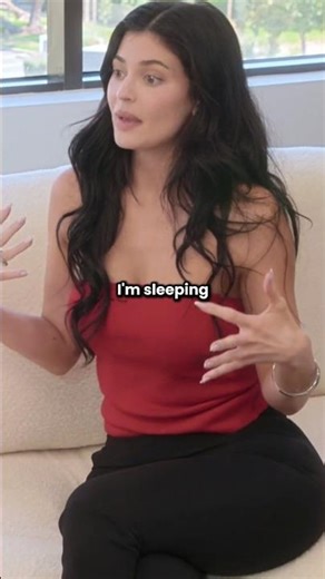 Kendall Jenner doesn't want to sleep at Kylie Jenner's house😱#kyliejenner #kylie #kendalljenner #tv