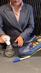 3.3K views · 3.8K reactions | ASMR SHINE ✨ when all we see is blue 北淋 - let’s give these blue loafers our signature Smith’s Medium shine and transform them for collection! - #asmr #shoeshine #shoeshiner #shoeshining #highshine #spitshine #shoeshinesg #masonandsmith #shoeshiners #shoeshineservice #shoeshinemovement | Mason & Smith | Facebook