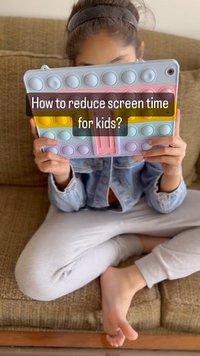 Kiddiegram - Afra & Atiya on Instagram: "HOW TO REDUCE SCREENTIME FOR KIDS 📺💻🖥️ The American Academy of Pediatrics discourages media use by children younger than 2 and recommends limiting older children’s screen time to no more than one or two hours a day. Here are some tips on how to limit screentime for kids. 1. BE A GOOD ROLE MODEL in order for you to reduce screen time for your kids, you need to get off screens too. Have a designated work time and screen free one on one time with the chil