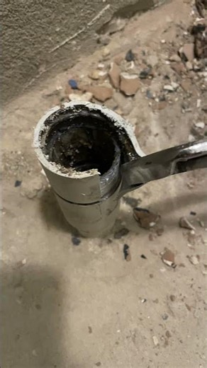 Safely Remove Old Drain Pipe in 60 Seconds (No Break, No Stress!)