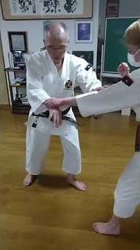 送閂小手（OKURI KANNUKI GOTE demonstration and explanation）解説① 少林寺拳法 Shorinjikempo
