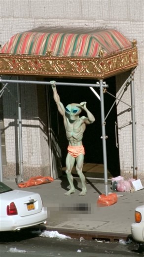 When Alien Joins the Gym 😂