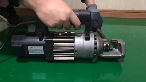 Handheld 4-32mm Portable Hydraulic Rebar Cutting Machine Electric Handheld Steel Bar Cutter Rebar Cutter