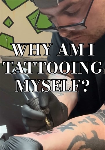WHY AM I TATTOOING MYSELF?! 💉👇 Black & grey artists… you know this struggle. We use grey washes — basically black ink watered down to create different tones for shading. Looks perfect fresh… but once healed? 😬 Those values lighten WAY more than you expect. That’s why realism artists over-contrast their tattoos — to survive the heal. So here’s my solution 👀👇 I’m tattooing dark, medium, light & extra-light tones from my favourite grey wash set by @empireinks directly onto my inner wrist. Why?