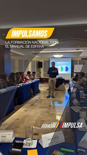 La Secretaría Nacional de Gestión de Riesgos, junto al Programa Mundial de Alimentos (PMA), impulsa un ciclo de capacitaciones humanitarias basadas en el Manual Esfera. Nuestro objetivo: asegurar que cada respuesta ante emergencias se realice con calidad, ética y respeto a los derechos humanos. Así fortalecemos al Sistema Nacional Descentralizado de Gestión Integral de Riesgos. 🇪🇨 #ElNuevoEcuador | Riesgos Ecuador