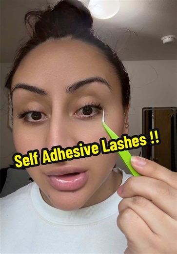Discover Self Adhesive Lashes – No Glue Needed!