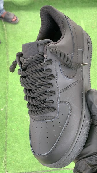 Spécial promo de chaussures. Comme toujours on vous vend les plus belles baskets à des prix 🏷️ défiant toute concurrence. Contactez nous sur : 785864141 @Mor talla Fall au CICES @Mor Talla Fall au CiCES #shoes #sneakers #nike #pourtoii #foryoupage