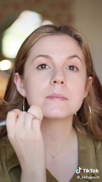 Powder Foundation vs Liquid Foundation: Which is Right for You?