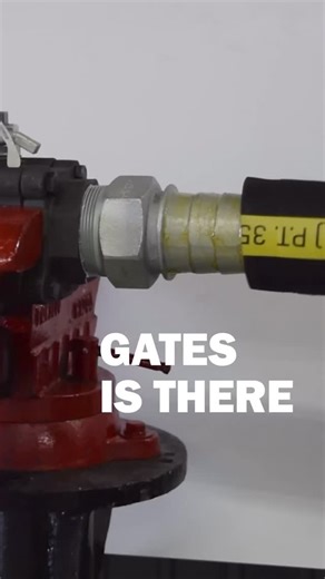 El Gas LP mueve industrias enteras, y cada conexión importa. Por eso, en Gates diseñamos conexiones para mangueras industriales que ofrecen la máxima seguridad en operaciones de distribución, almacenamiento y transporte. Su construcción robusta y su capacidad para trabajar bajo presión garantizan un flujo confiable y sin fugas, protegiendo a las personas, los equipos y los procesos. Porque cuando se trata de Gas LP, no hay margen para errores. Desde los ambientes más extremos a los más comunes, 
