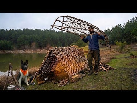 3 Days Solo SURVIVAL CAMPING In RAIN; Primitive CANOE and WEAVING Shelter. Fish Cooking. Bushcraft