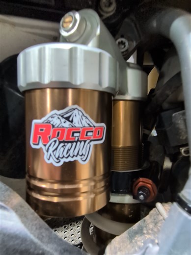Buttery smooth 🫠 . - Kashima Reservoir - Bladder Kit - Kashima Shock Body - Low Friction Metal Piston Band - XTRIG Preload Adjuster - Custom Re-Valve - Re-Spring . #SantaCruz #DirtBike #Mechanic #Suspension #Motors