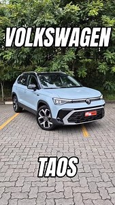 TAOS COM PREÇO DE T-CROSS O Volkswagen Taos 2026 parte de R$ 199.990 na versão Comfortline, uma redução de R$ 7.000 na comparação com o modelo 2025. Nessa, ficou mais barato que o T-Cross Extreme, que custa R$ 203.490. Mesmo o T-Cross Highline tem preço próximo: 196.290. Já o Taos Highline custa R$ 209.990, um corte de R$ 22.000 sobre o preço de tabela de R$ 231.990 do modelo 2025. Esse reposicionamento é fundamental para concorrer com modelos como Caoa Chery Tiggo 7, Jeep Compass, Renault Borea