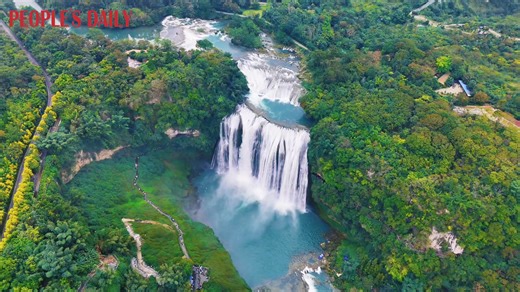 Witness a spectacular scene of lucid water thundering down the cliff at the Huangguoshu Waterfall scenic area in Anshun, southwest China's Guizhou Province. | Beautiful China