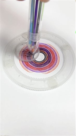 So satisfying to watch. #spirograph #relaxing #youtubeshorts #art