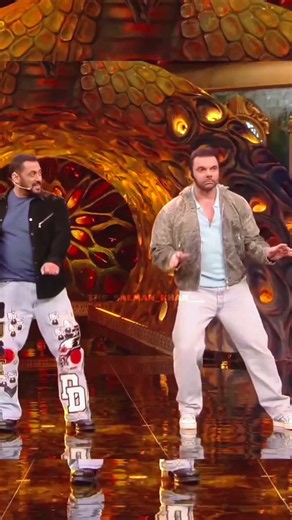Salman Khan Arbaz Khan Sohail Khan Dance 💖 Allu Arjun Reaction 🤩#shorts #alluarjun #salmankhan