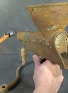 Restoration of a vintage 1920s press juicer