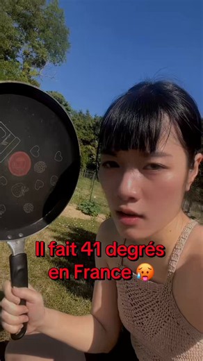 🇫🇷🌞 INSOLITE — Canicule extrême : une influenceuse cuit une véritable omelette rien qu’avec la chaleur du soleil !
