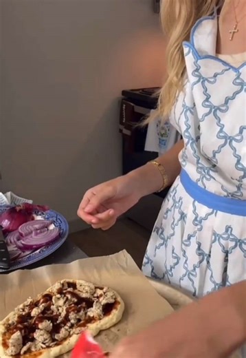 Dough you wanna cook with me?🍕😉 Let’s make homemade pizza! #hosting #cooking #recipe #host #recipes