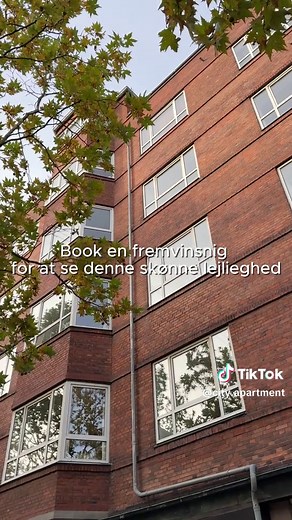 Skøn taglejlighed på Østerbro 💫 Vi har en flot lejlighed på hele 183 m² klar til udlejning. Lejligheden rummer 3 værelser, 1 stue/spisestue, 2 skønne badeværelser og 1 lyst køkken. Derudover har lejligheden 2 skønne altaner. Husleje på 29.700 kr./md. 🔗 Se hele lejligheden på cityapartment.dk