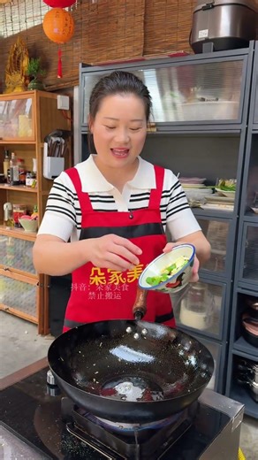 炒河粉这么做比煮泡面还简单，筋道爽滑还好吃#炒河粉 #河粉 #太好吃了