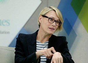 1.2M views · 13K reactions | Robin Wright would make her House of Cards alter ego Claire Underwood proud. | HuffPost | Facebook