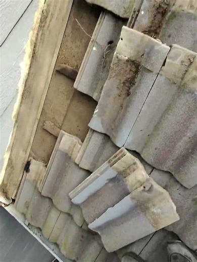 How to clean a dirty side wall flashing on any tile roof repair the easy way - SOLVED #frechieroofer