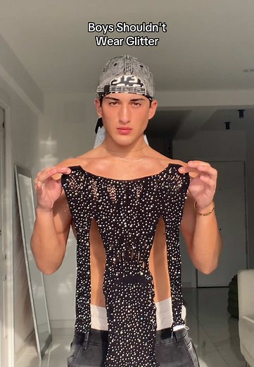 Boys Wearing Glitter: Fashion Tips and Styling Hacks