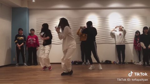 #BTS さんの #butterfly 🦋 この切ないけど音の取り方が気持ちよすぎる振付が大好きです🥺✨ #ダンス #踊ってみた #ファッション #dance #おすすめ