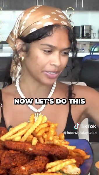 Hot Chicken Challenge!!! Follow me on YouTube for full video :) #daysulan #hotchicken #mukbang @Day Day