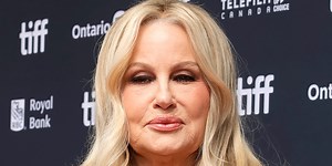 Jennifer Coolidge’s ‘Real Speaking Voice’ Goes Viral as Fans Notice How She Actually Sounds in Real Life (Video)