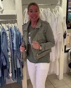 209 reactions · 21 comments | jeans-jacket 49,95 Jacket: https://b5mode.nl/product/biker-jacket-triple-nine-suedine-4/ Broek 20€ https://b5mode.nl/product/comfy-broek-jana/ Shirt 15€ https://b5mode.nl/product/shirt-yessica-downtown-city-ny-2/ | B5mode | Facebook