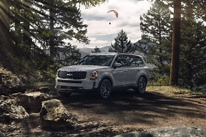 The 2022 Kia Telluride Crushes its Corporate Cousin