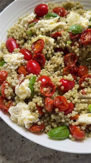 Another day, another festive salad to look forward to 🍅 Slow Roasted Tomato Pearl Couscous INGREDIENTS - serves 6-8 as a side 750g cherry or grape tomatoes (use what looks best) Extra virgin olive oil Salt pepper Dried or fresh thyme 2 cups dry pearl couscous Vegetable stock to boil couscous in 1/3 cup basil pesto 2 tablespoons EVOO 1 tablespoon lemon juice Salt and pepper 200g ball of fresh mozzarella (or use bocconcini if preferred) Fresh basil leaves Light drizzle balsamic glaze NOTES - you 