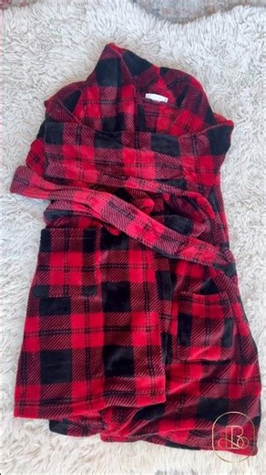 Girls Flannel Bathrobe 🎀✨ | Soft Fuzzy Hooded Robe for Cozy Comfort 🛁💗