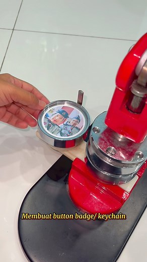 Mambuat button badge/ keychain | AB Shahmadluddin