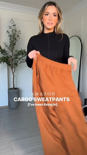 Amazon Cargo sweatpants 🤌🏼🤌🏼 #fyp #tiktokfashion #outfitinspo #sweatpants #cargopants | I'm Lola