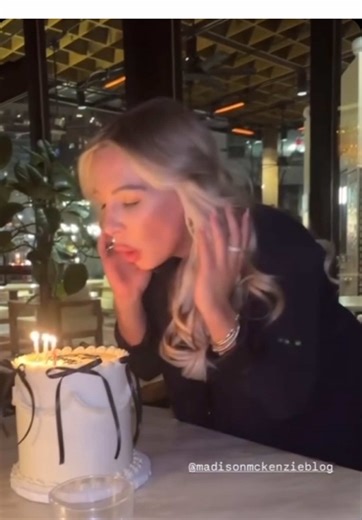 32 candles, my biggest wish yet 🎂🍸 #birthday #happybirthday #birthdaycake @Itsasweetlifebakery