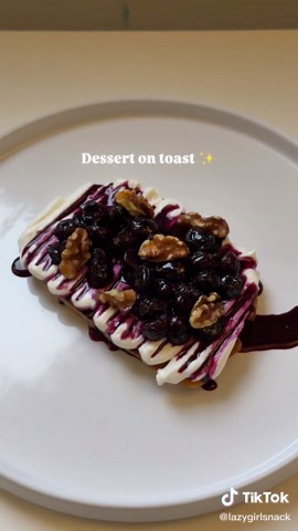 Dessert on toast 🫐🍞🍯 Save this video and try it next ✨ . . Fresh blueberry jam cottage cheese on toast - 1/2 cup frozen blueberries - 1 tbsp honey - 1 tsp lemon juice (optional) Heat everything on the stovetop until bubbling a little bit and combined (a few minutes on high heat) then bring to a simmer. . . -1 cup of high protein cottage cheese Blend it to have a smooth and creamy texture. Place in a plastic baggy and snip the corner. . . Take a freshly toasted sourdough bread, spread the crea
