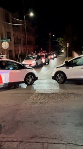 Des voitures sans chauffeur sèment le chaos au Texas ! 🚗 Le 21 septembre dernier, à Houston, des voitures autonomes ont provoqué un gigantesque embouteillage. Un incident assez rare tout de même qui pourrait rapidement ne plus se produire grâce à l’évolution de ces avancées technologiques. Et vous, monteriez-vous dans une voiture autonome ? | Réel média