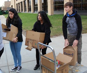 Video: Shepard, Jewel partner to feed the needy