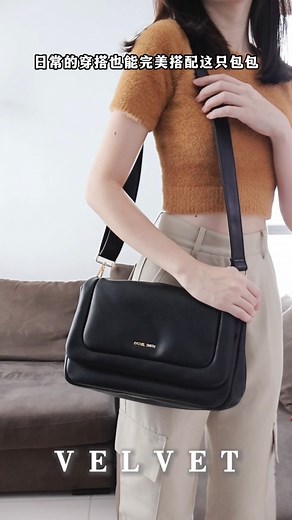 129 reactions · 17 shares | 大容量的包包一定会很厚重吗？那就错啦～单肩或是斜挎 自己说了算 https://rachelsmith.com.my/products/velvet-cloudy-tote-bag | Rachel Smith | Facebook
