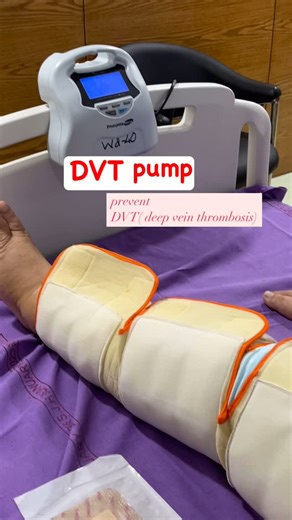 Lavi Giri | physio girlie🎀 on Instagram: "A DVT pump (Deep Vein Thrombosis pump) is a medical device used to prevent deep vein thrombosis (DVT) by improving blood circulation in the lower limbs. It is commonly used for patients who are immobile, post-surgical, or at risk of blood clots due to conditions like paralysis or prolonged bed rest. • The pump uses intermittent pneumatic compression (IPC) to inflate and deflate cuffs or sleeves wrapped around the patient’s calves, thighs, or feet. • Thi