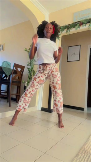 mek me see if unu can manage the 2/3 dance inna me routine 😂😂😂#fyp #goviral #blowupviral #newdancechallenge #challenge