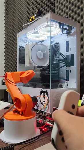 Controlling my 3d printed robotic arm with motion gyro data Nintendo switch joycon esp32 pca9685 😎🔥