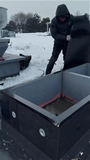 Emergency flat roof repair in the snow