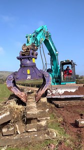D.A Bishop Contractors using their Kobelco ED160 Bladrunner with grab to build an agricultural lane out of old concrete railway sleepers. The machine was supplied by Molson Group | Awesome Earthmovers
